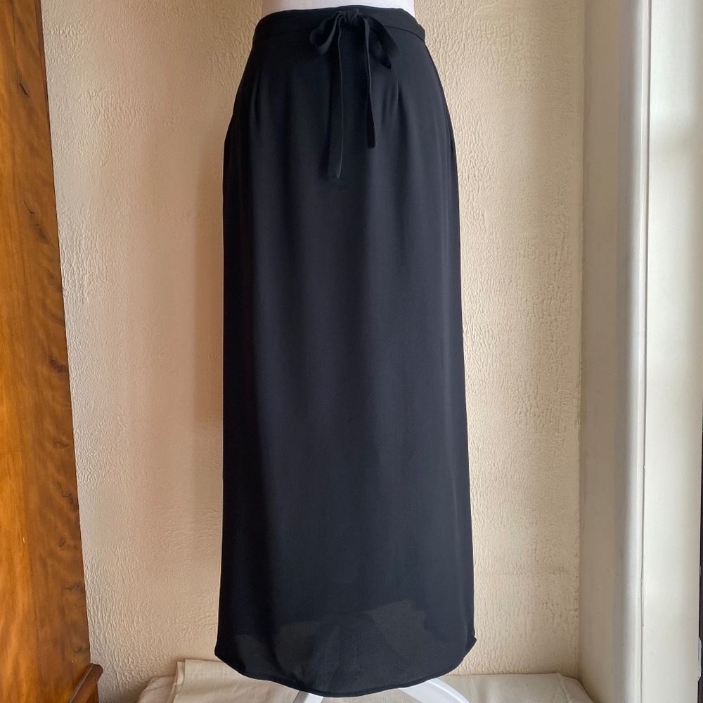 Banana Republic black silk crepe wrap maxi skirt Size 4 - Picture 2 of 15